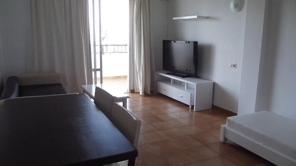Apartamentos San Antonio Beach Værelse billede