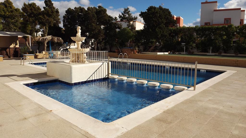 Apartamentos San Antonio Beach Eksteriør billede